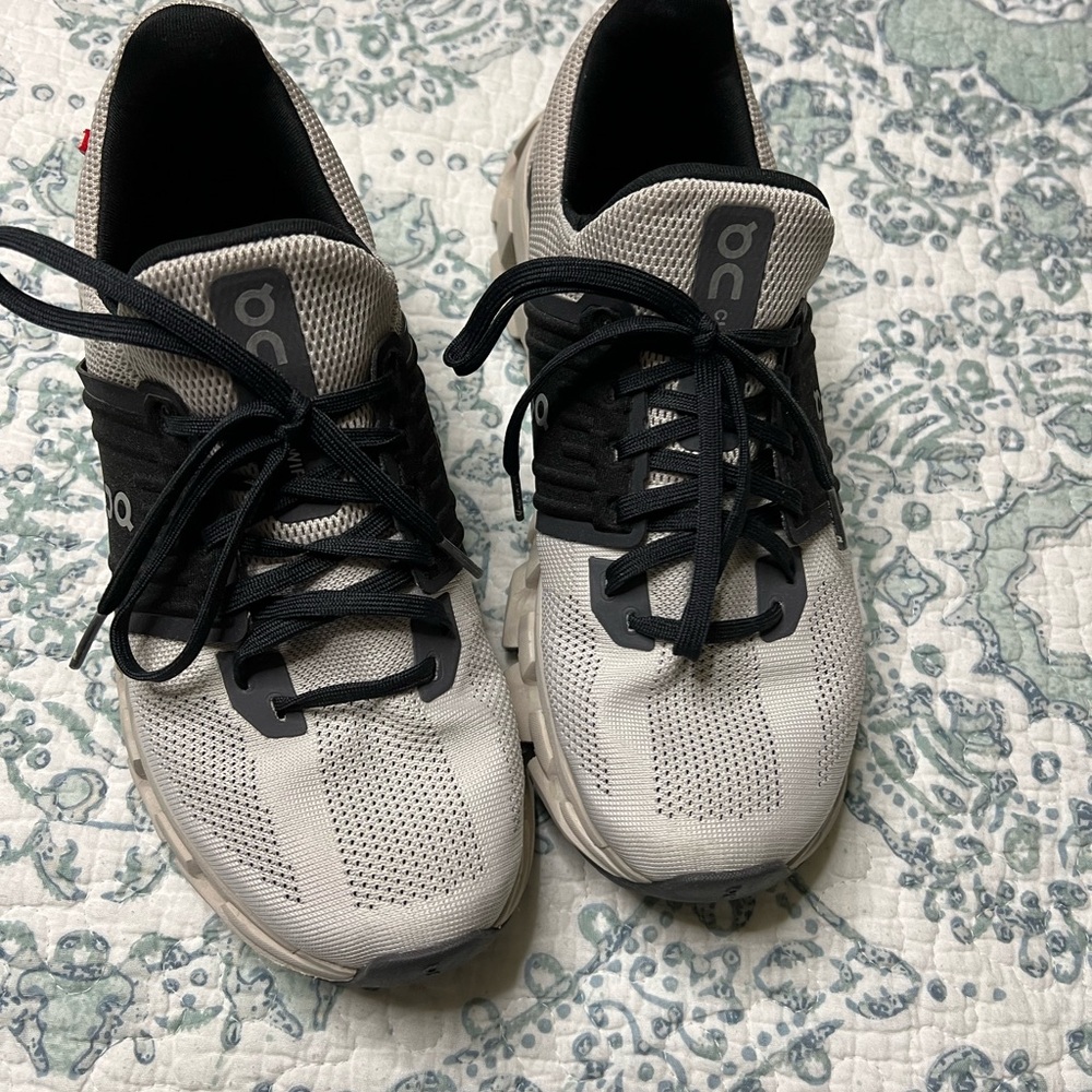 Womens on clouds swift 3AD size 8